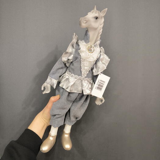 Лошадь в костюме