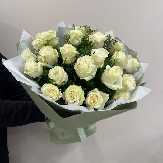Букет С белыми розами для мамы , жены , девушки , дочери