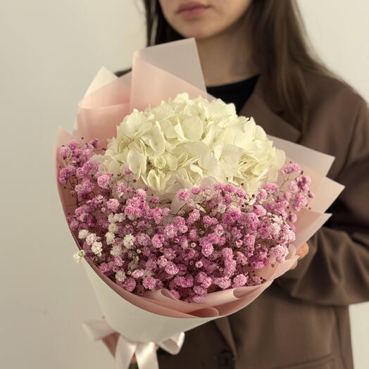 Белая гортензия с розовой гипсофилой, букет 704