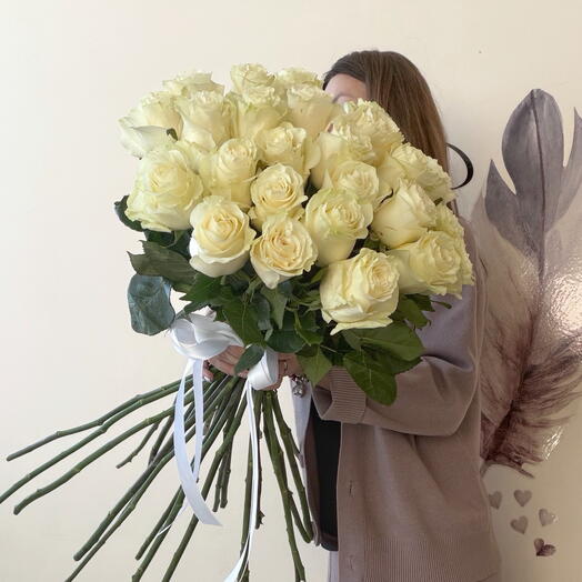 25 белых роз Эквадор 50 см
