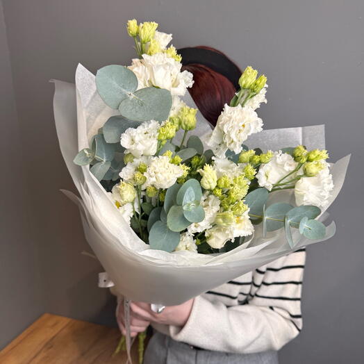 Букет из воздушной кучерявой эустомы