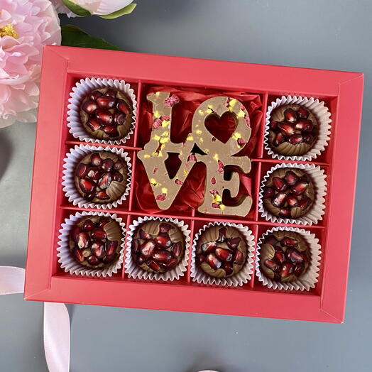 Гранат в молочном шоколаде любовь