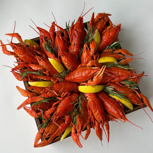 Деревянный бокс с раками