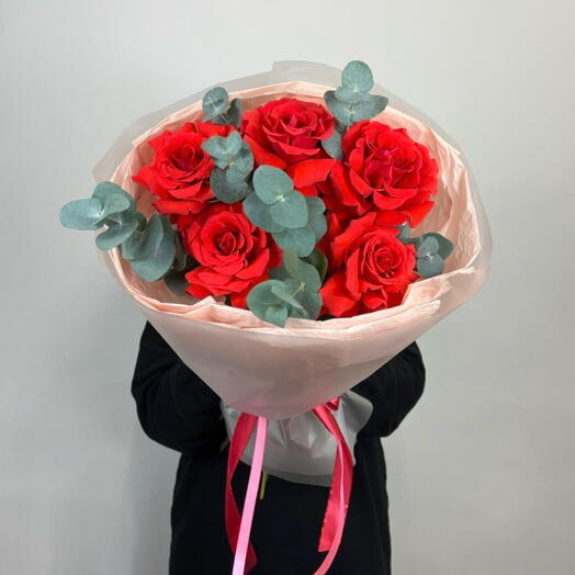 Монобукет из 5 алых французских роз