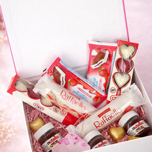 Подарочный бокс со сладостями Nutella, Raffaello и Kinder