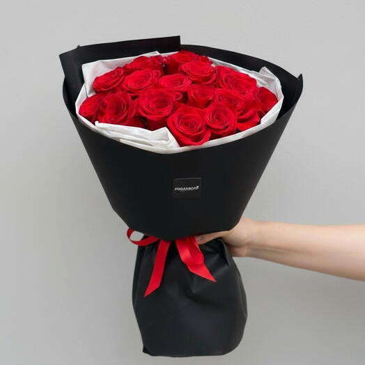 15 Красных Роз в оформлений
