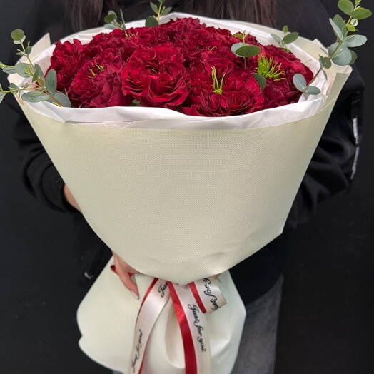 Букет из красных пионовидных роз (50 см) 🌹