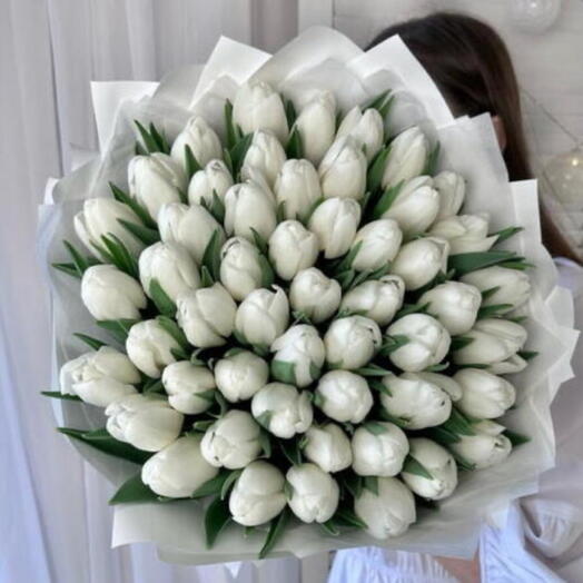 8 Марта🌸 Букет белые тюльпаны 51 штука в дизайнерской упаковке