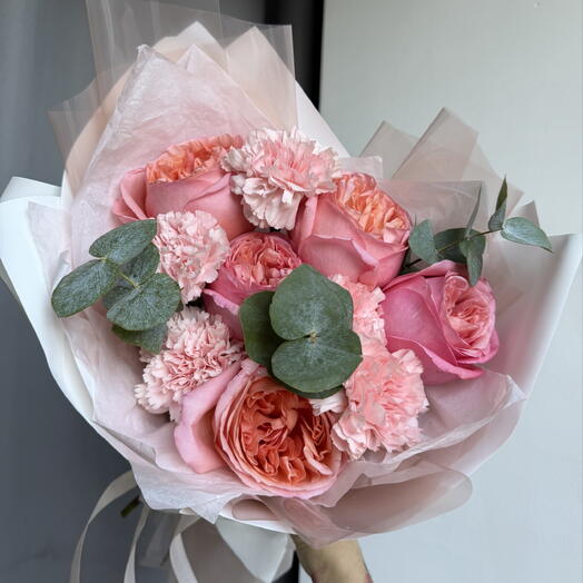 Сборный 💐 пион розы , диантусы, эвкалипт