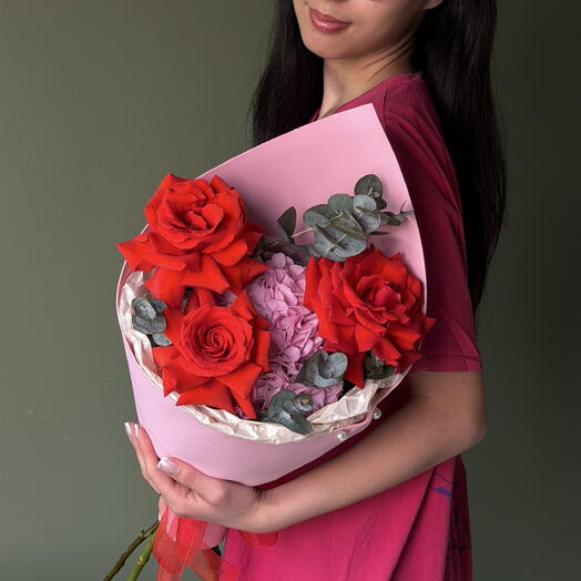 Букет с гортензией и алой французской розой 🌹