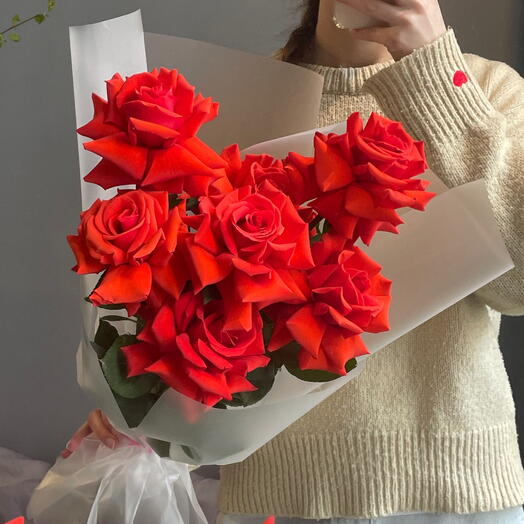 Букет из 7 алых французских роз♥️