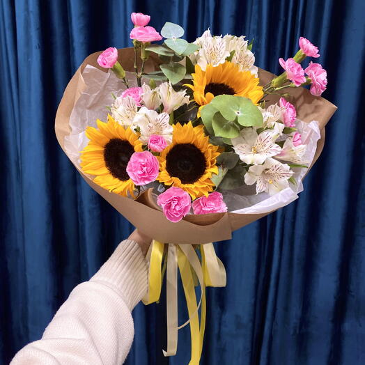 Яркий букет с подсолнухами🌻