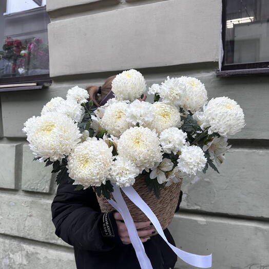 Альстромерия диантусы,корзина с цветами