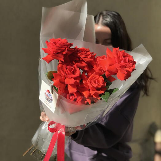 Букет из 7 алых роз