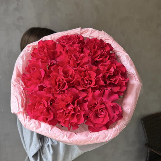 11 ярко-розовых французских роз 💗 Насыщенная фуксия, крупные бокалы, живут до 18 дней
