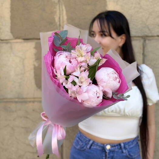 Пионы и альстромерии 💕
