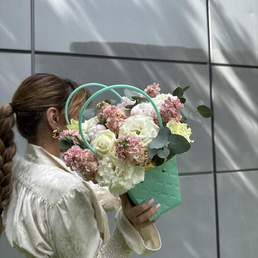 Композиция из сезонных цветов 🌺🌺