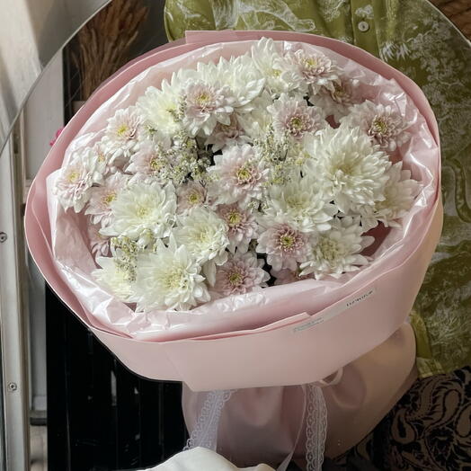 Букет нежных хризантем
