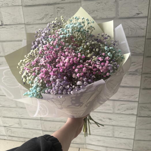 Букет с яркой гипсофилой
