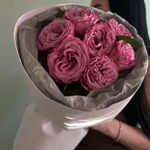 Букет из роз квинс краун и зелени малины💕