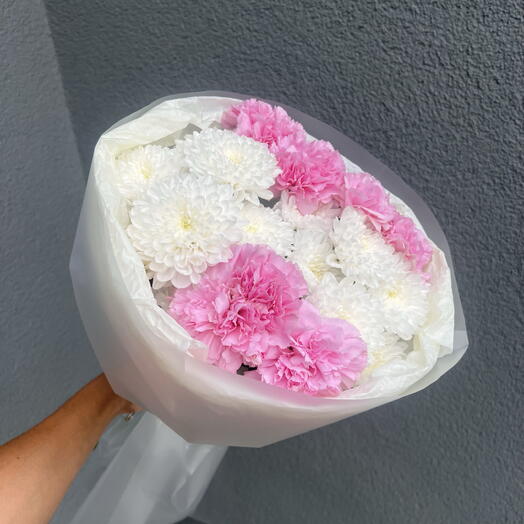 Авторский букет белоснежная кустовая хризантема и диантусы 🤍🌸
