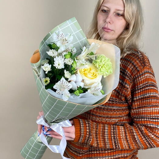 Букет комплимент сборный. Мини букет в бежевых оттенках