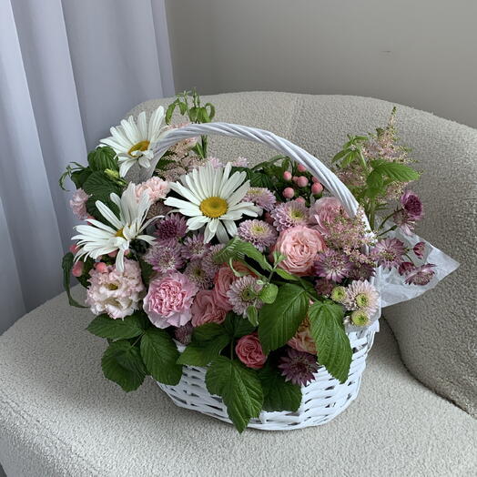Корзина цветов летняя