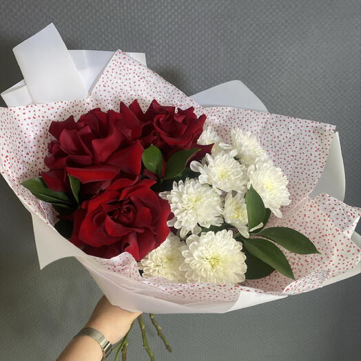 Букет с красными розами