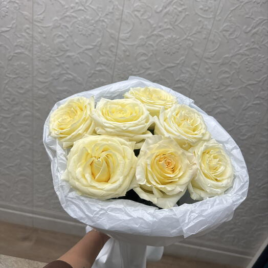 Букет с пиновидными розами