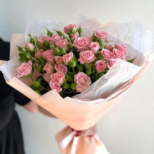 Нежно-розовые кустовые розы🌸