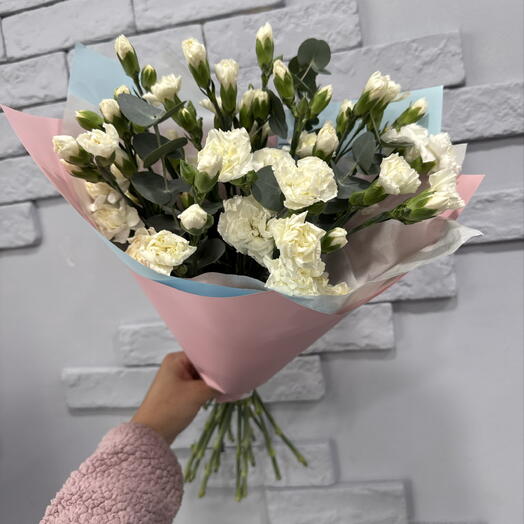 Букет из белых кустовых гвоздик