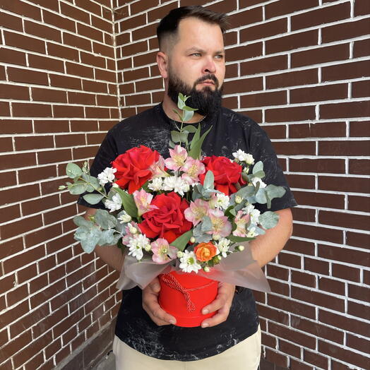Коробка красная с французскими розами