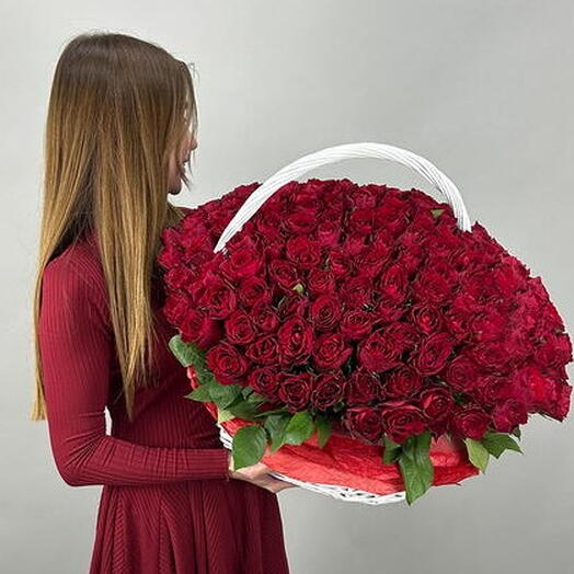 Корзина из 175 красных кенийских роз
