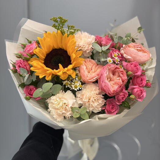 Шикарный букет с подсолнухом и пионовидными розами 🌸🩷💓