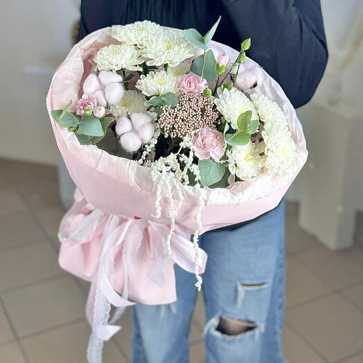 Букет из хризантем и кустовой гвоздики