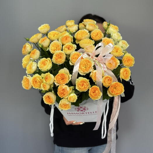 Коробка желтых роз