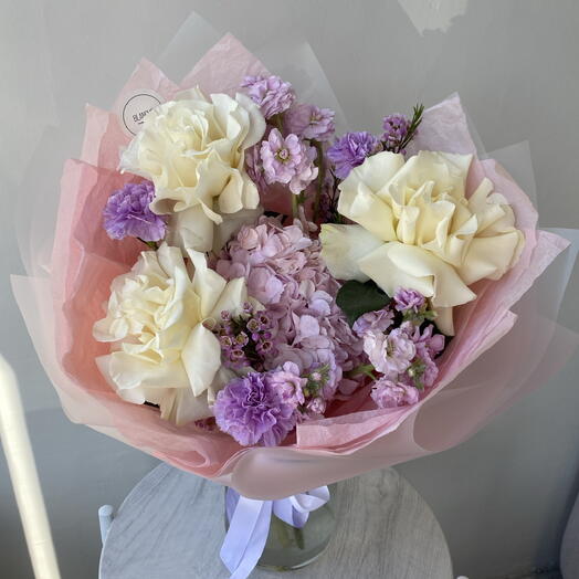 Букет «Сладкая вата» с французскими розами, ваксфлауером, маттиолой🤍🌸