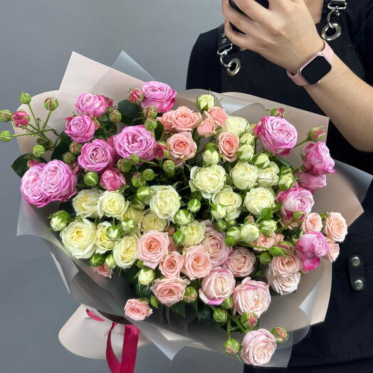 Букет из 9 кустовых роз 🌸