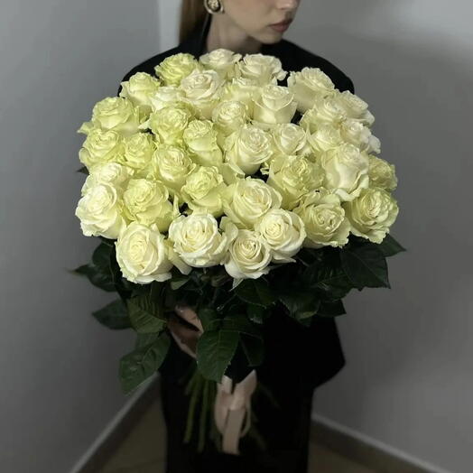 35 белых Эквадорских роз
