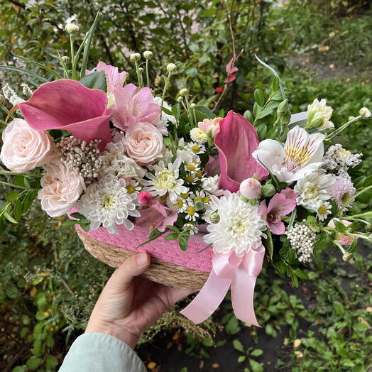 Нежный послание из Калла, хризантема, сантини