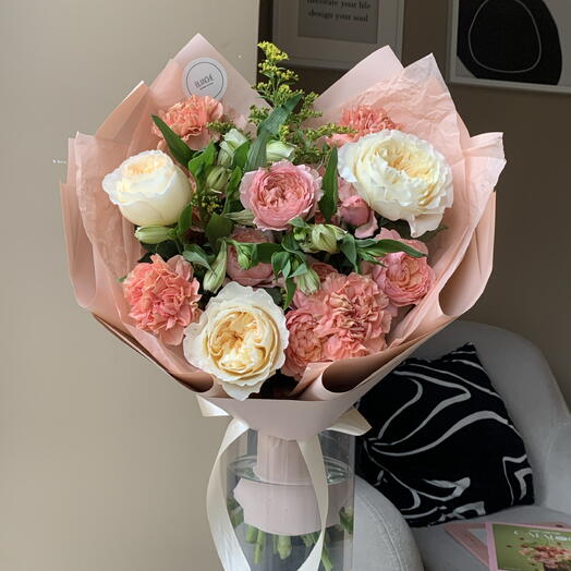 Букет «Тыковка» с пионовидными розами, альстромериями и диантусами🧡