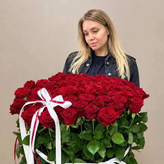 71 Роза в корзине красная 60см
