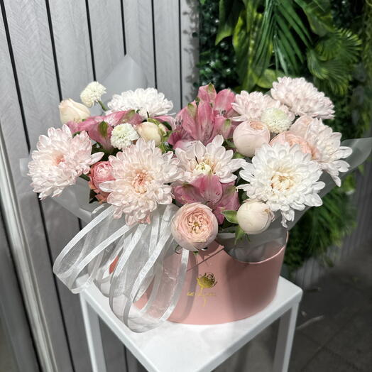 Кашпо с альстромерией и кустовой розой🌸96005
