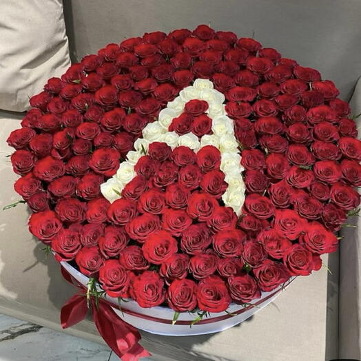 101 красная Роза в коробке🌹с буквой