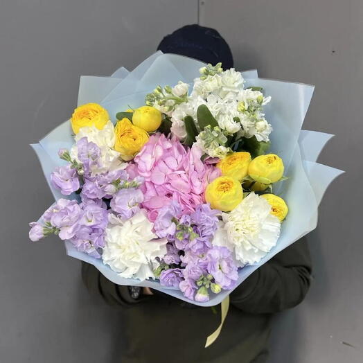 Дофаминовый букет с пионовидными розами и гортензией 💜