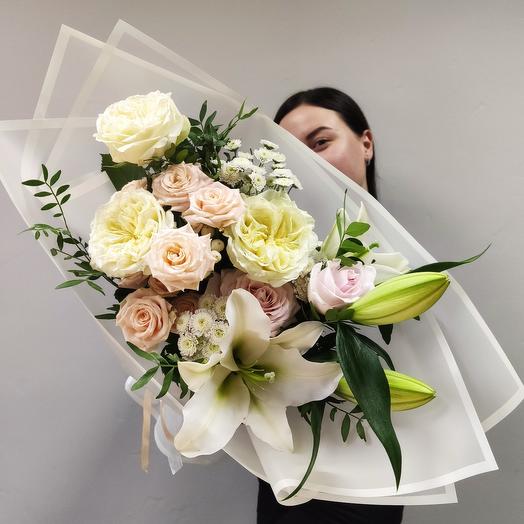 Prefabricated bouquet with Lily