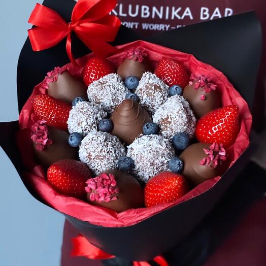 Ramo de bayas con chocolate y arándanos