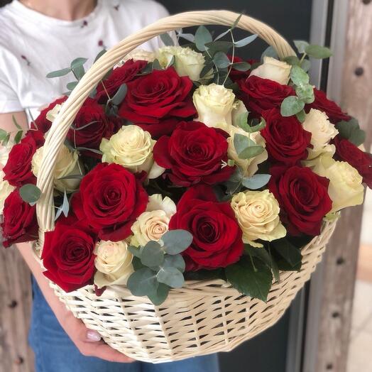 Корзина с 51 розой Эквадор
