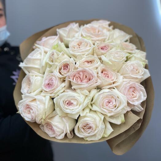 Mono of 19 fragrant peony-shaped roses