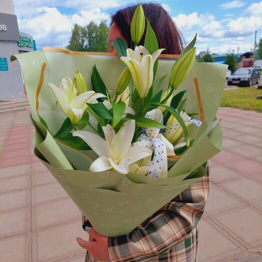 Букет из 3 лилии в красивой упаковке